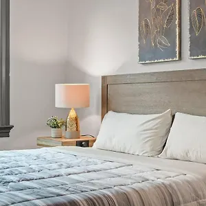 Luxury And Stylish 2bedroom On Carson, South Flats, Pittsburgh